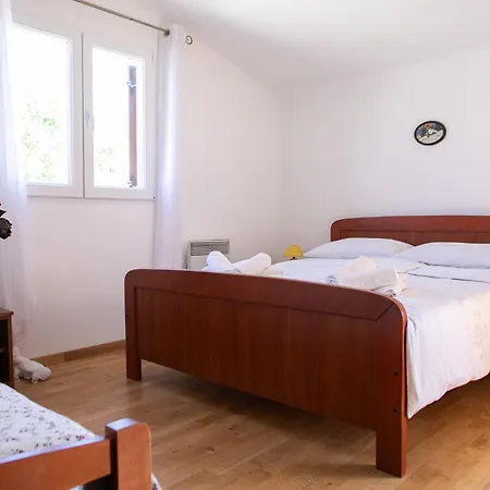 Tonko Novigrad (Dalmatia)